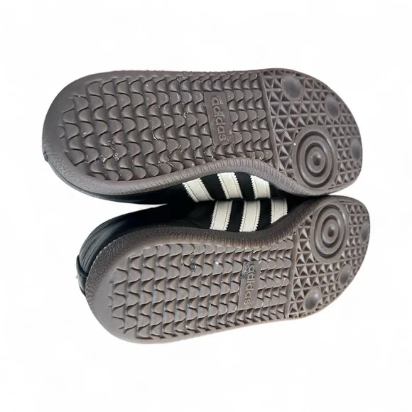 Adidas Boy’s Black Sambas Size 5.5 (Big Kid) - Picture 4 of 6